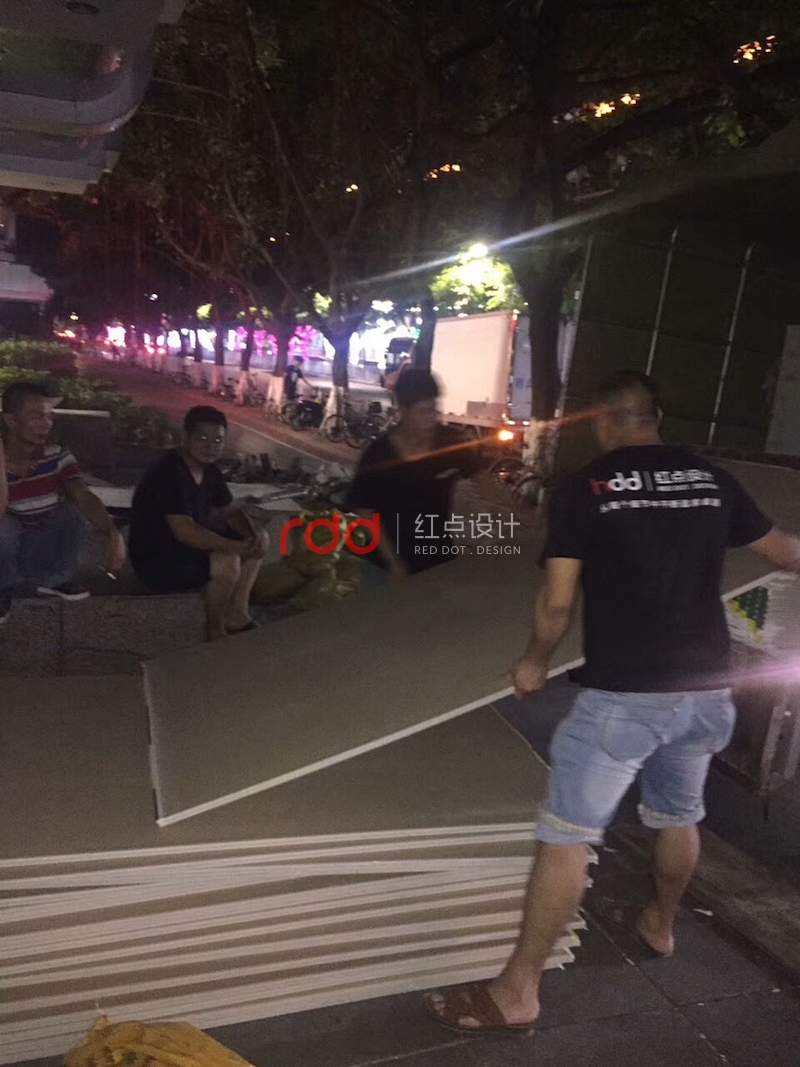 為滿足客戶需求加班加點的紅點空間設計兄弟們辛苦了-2.jpg