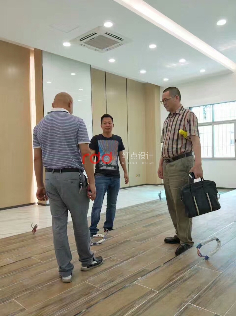 中星集團來中山職院雙創中心辦公室裝修設計項目對工程驗收，對工程質量贊賞-3.jpg