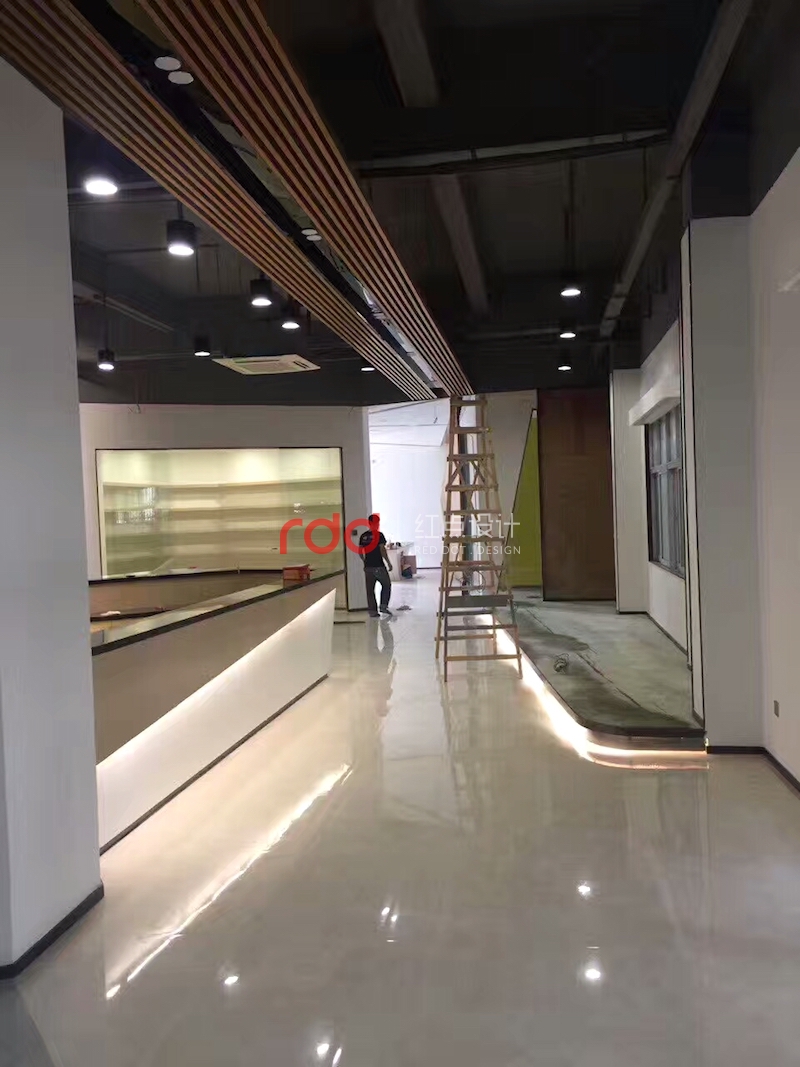 中星集團來中山職院雙創中心辦公室裝修設計項目對工程驗收，對工程質量贊賞-4.jpg